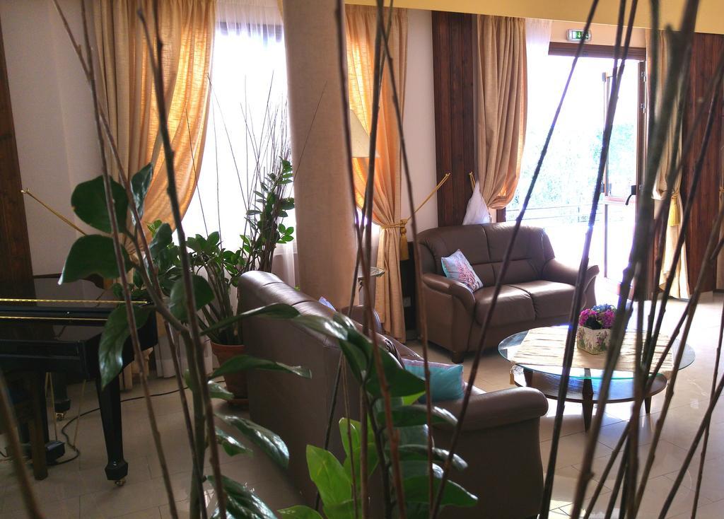 Crown Inn Hotel Nikozja Zewnętrze zdjęcie