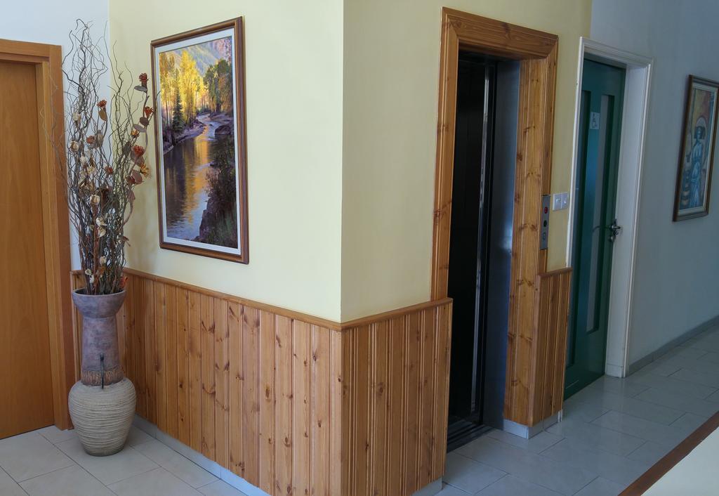Crown Inn Hotel Nikozja Zewnętrze zdjęcie