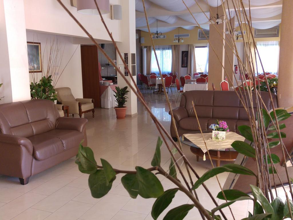 Crown Inn Hotel Nikozja Zewnętrze zdjęcie