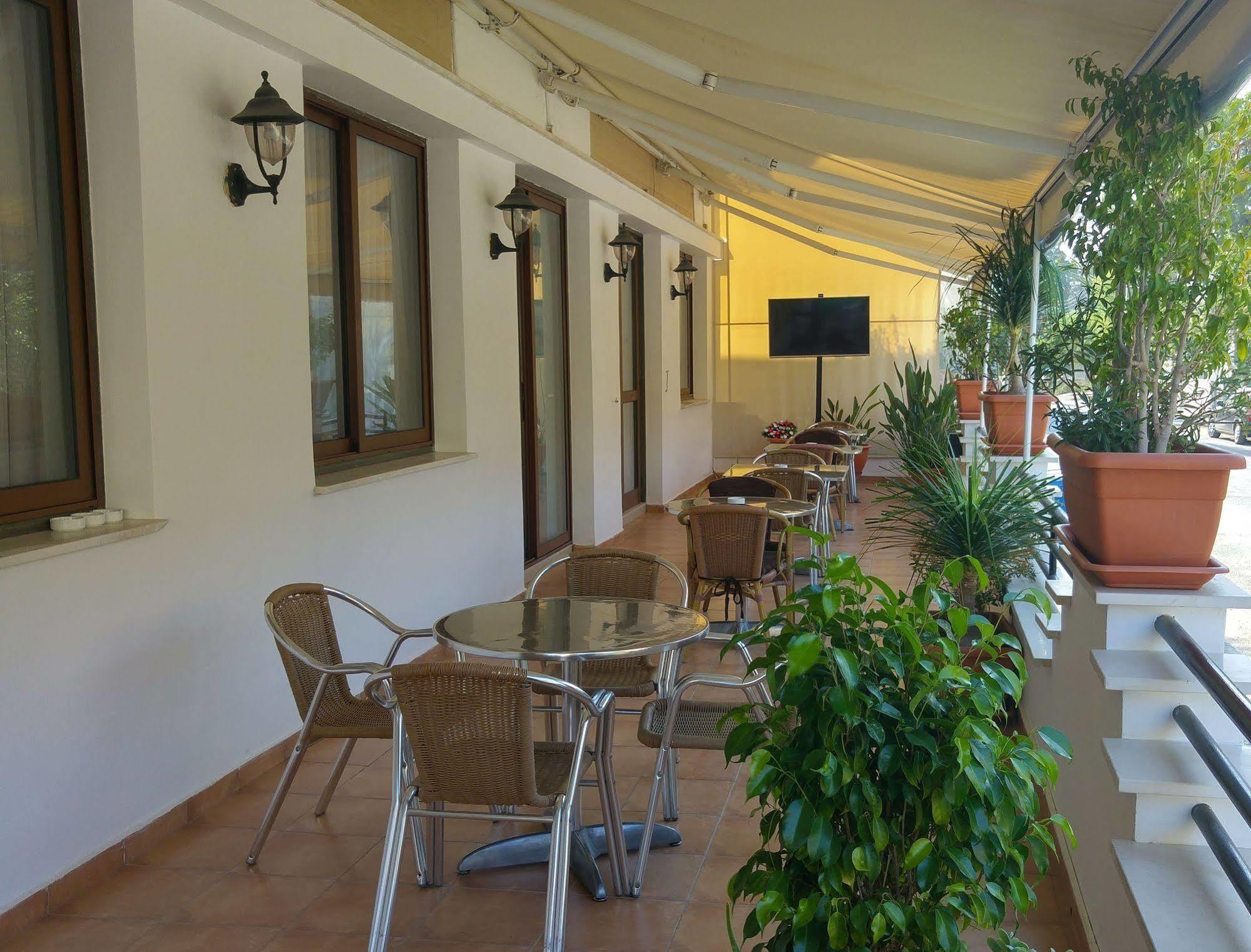 Crown Inn Hotel Nikozja Zewnętrze zdjęcie