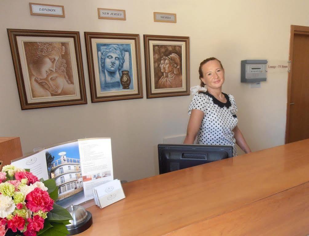 Crown Inn Hotel Nikozja Zewnętrze zdjęcie